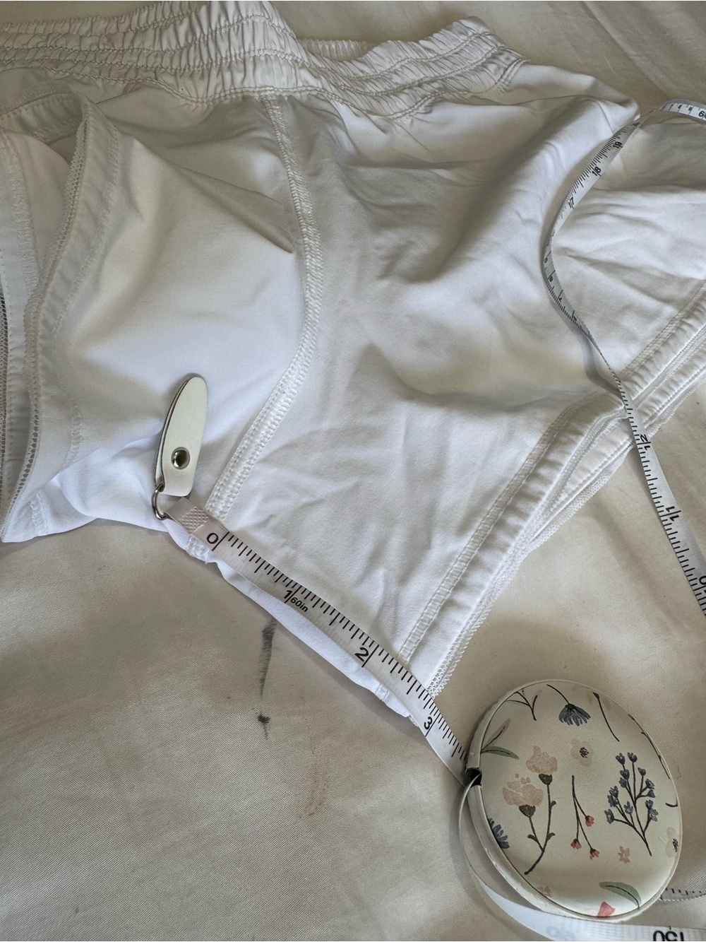 Lululemon Seek The Heat Shorts White Athletic Shorts Size 4 - Picture 7 of 8